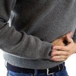 Pernahkah kamu merasakan sensasi panas dan perih yang menjalar dari perut hingga ke dada? Atau mungkin kamu merasa mual dan ingin muntah setelah makan? Jika iya, kamu mungkin mengalami asam lambung naik, atau yang lebih dikenal dengan GERD (Gastroesophageal Reflux Disease).